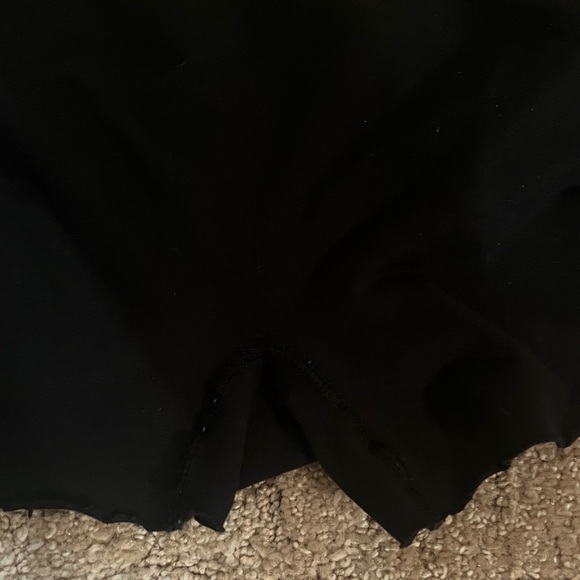 Seamless Ruffled Edge Boyshorts - Picture 4 of 5